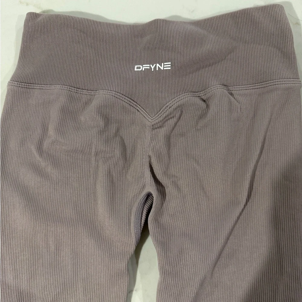 DFYNE Women’s Ribbed High-Waist Leggings - Mauve and Charcoal - Picture 5 of 7